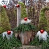 Új sláger: karácsonyi manók a kertben