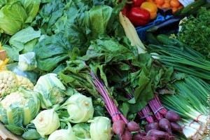 Május végi zöldség-gyümölcs piacles